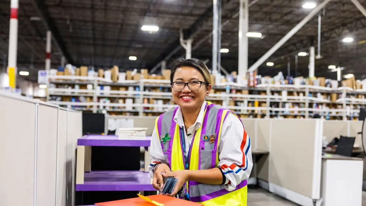 Amazon Is Hiring 300,000 People for the 2026 Holidays: Pay, Benefits and How to Apply